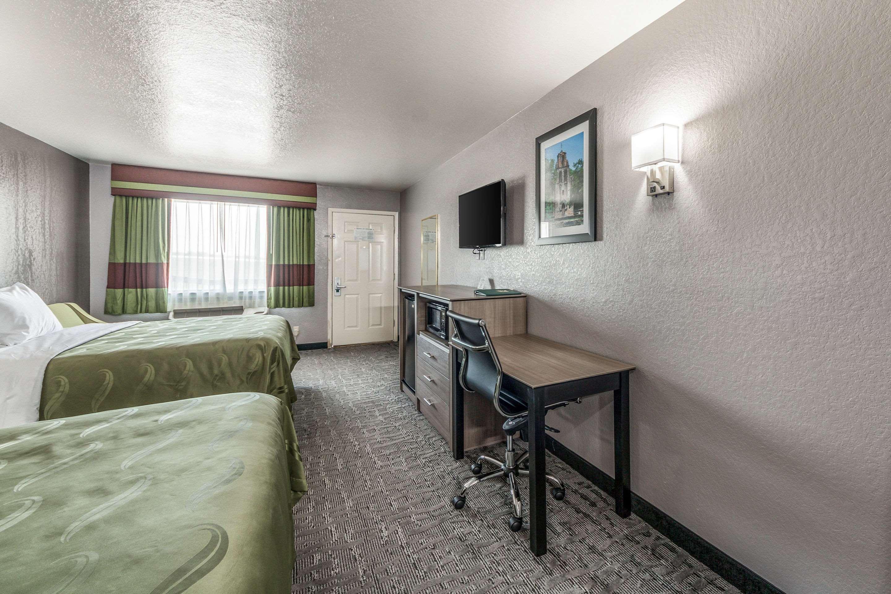 Quality Inn I-10 East Near Frost Bank Center San Antonio Exteriör bild