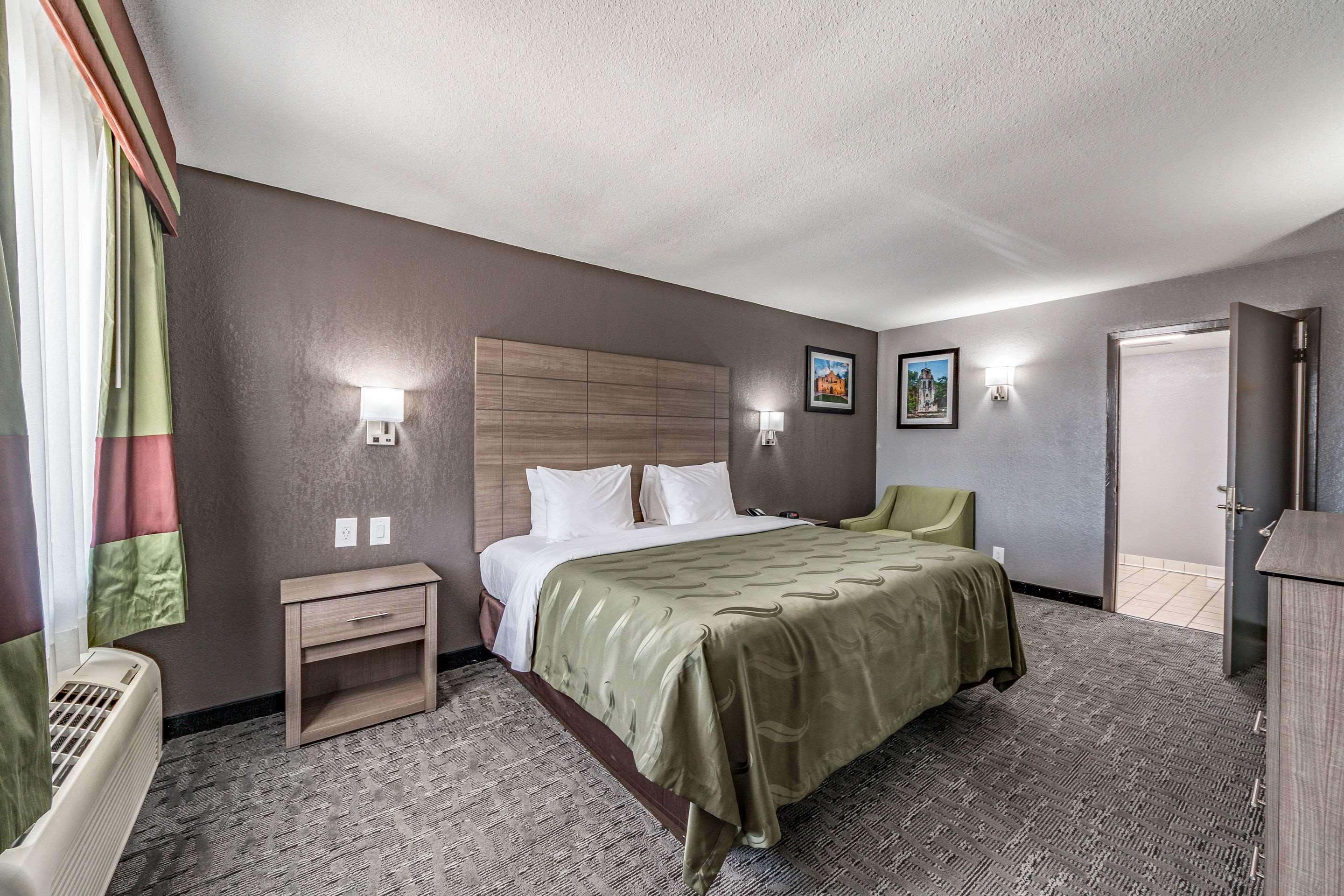 Quality Inn I-10 East Near Frost Bank Center San Antonio Exteriör bild