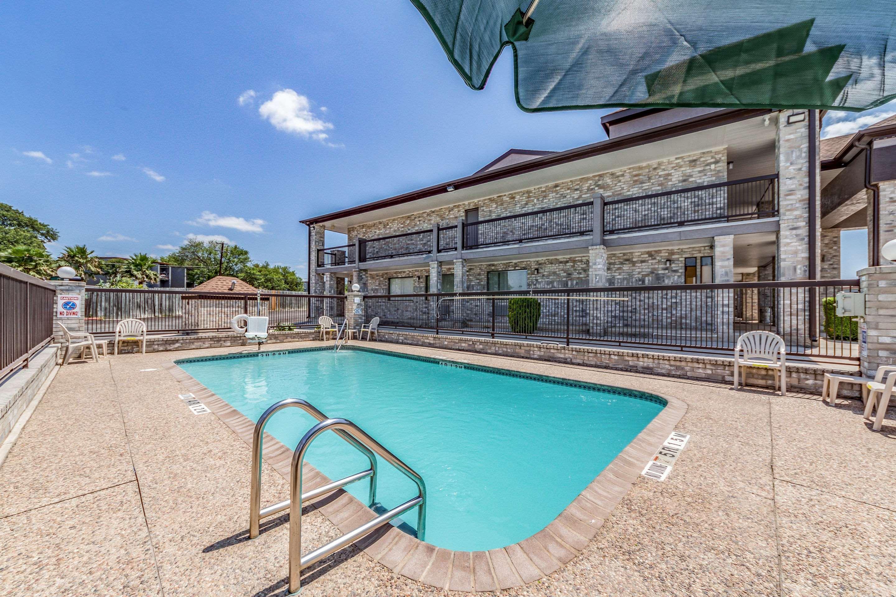 Quality Inn I-10 East Near Frost Bank Center San Antonio Exteriör bild