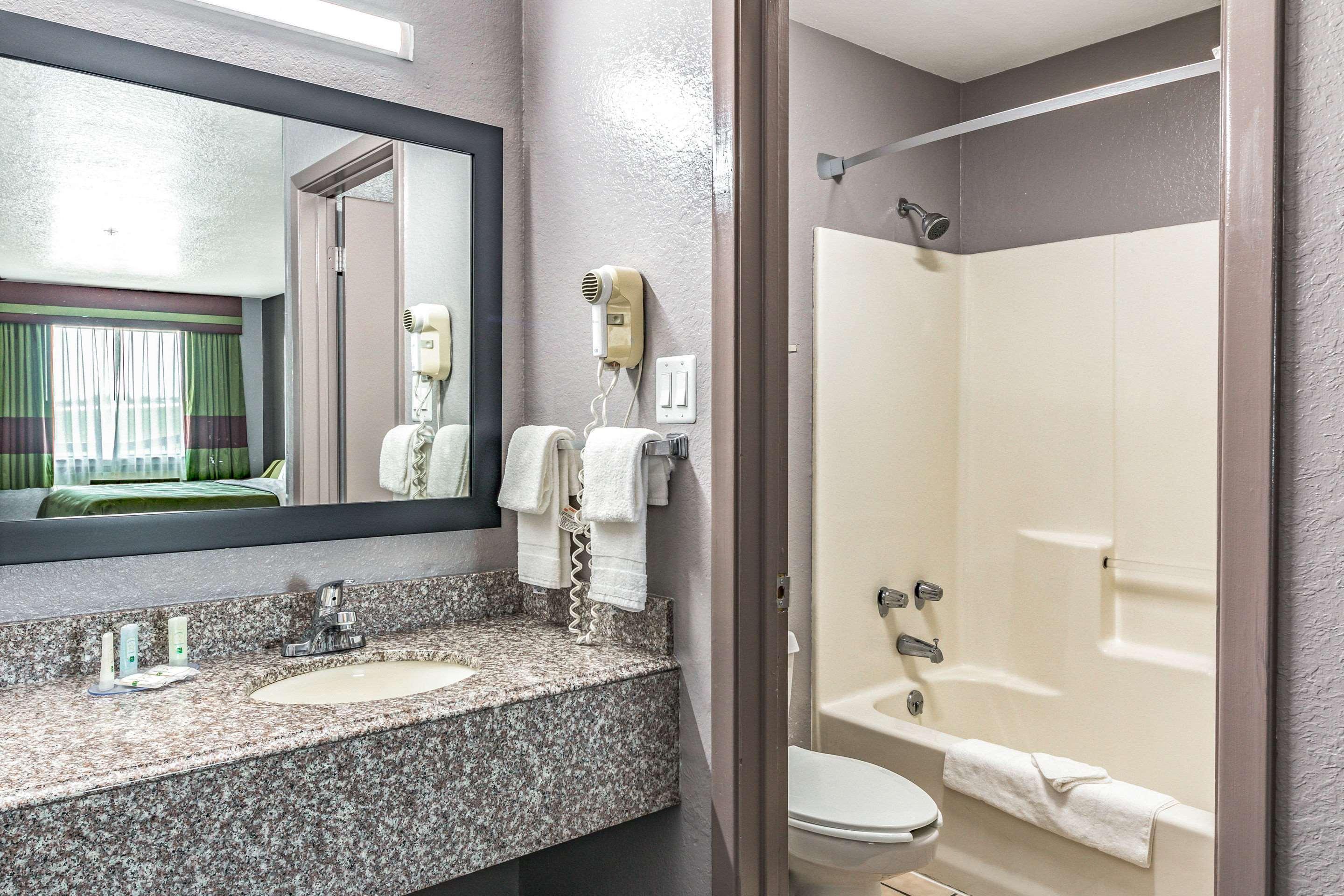 Quality Inn I-10 East Near Frost Bank Center San Antonio Exteriör bild