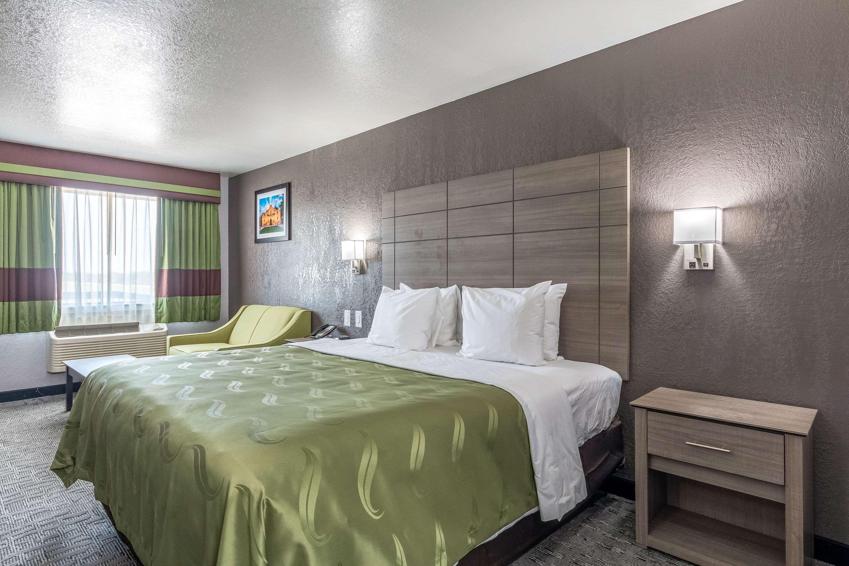 Quality Inn I-10 East Near Frost Bank Center San Antonio Exteriör bild