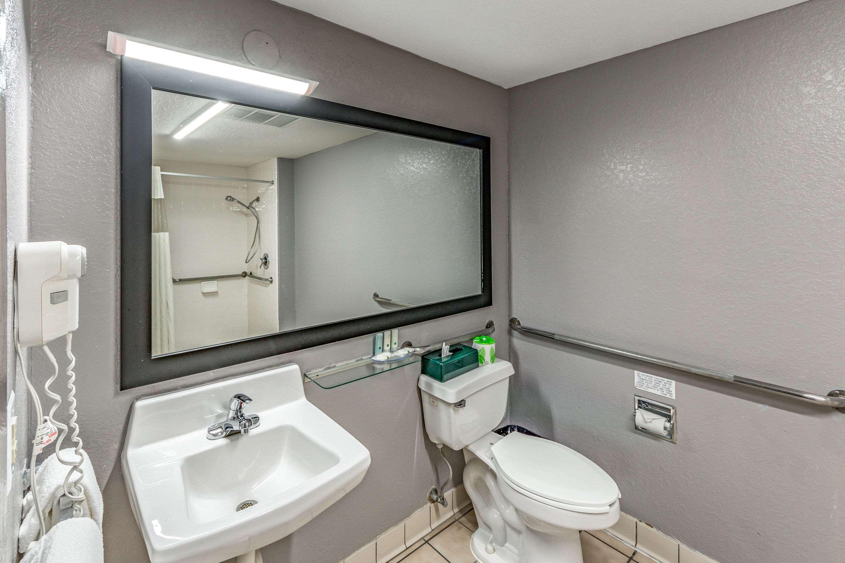 Quality Inn I-10 East Near Frost Bank Center San Antonio Exteriör bild