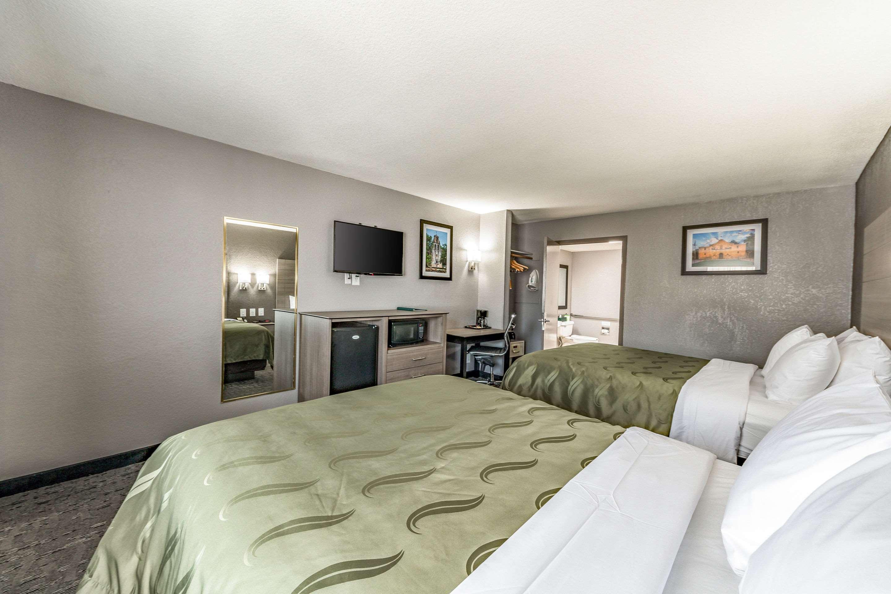 Quality Inn I-10 East Near Frost Bank Center San Antonio Exteriör bild