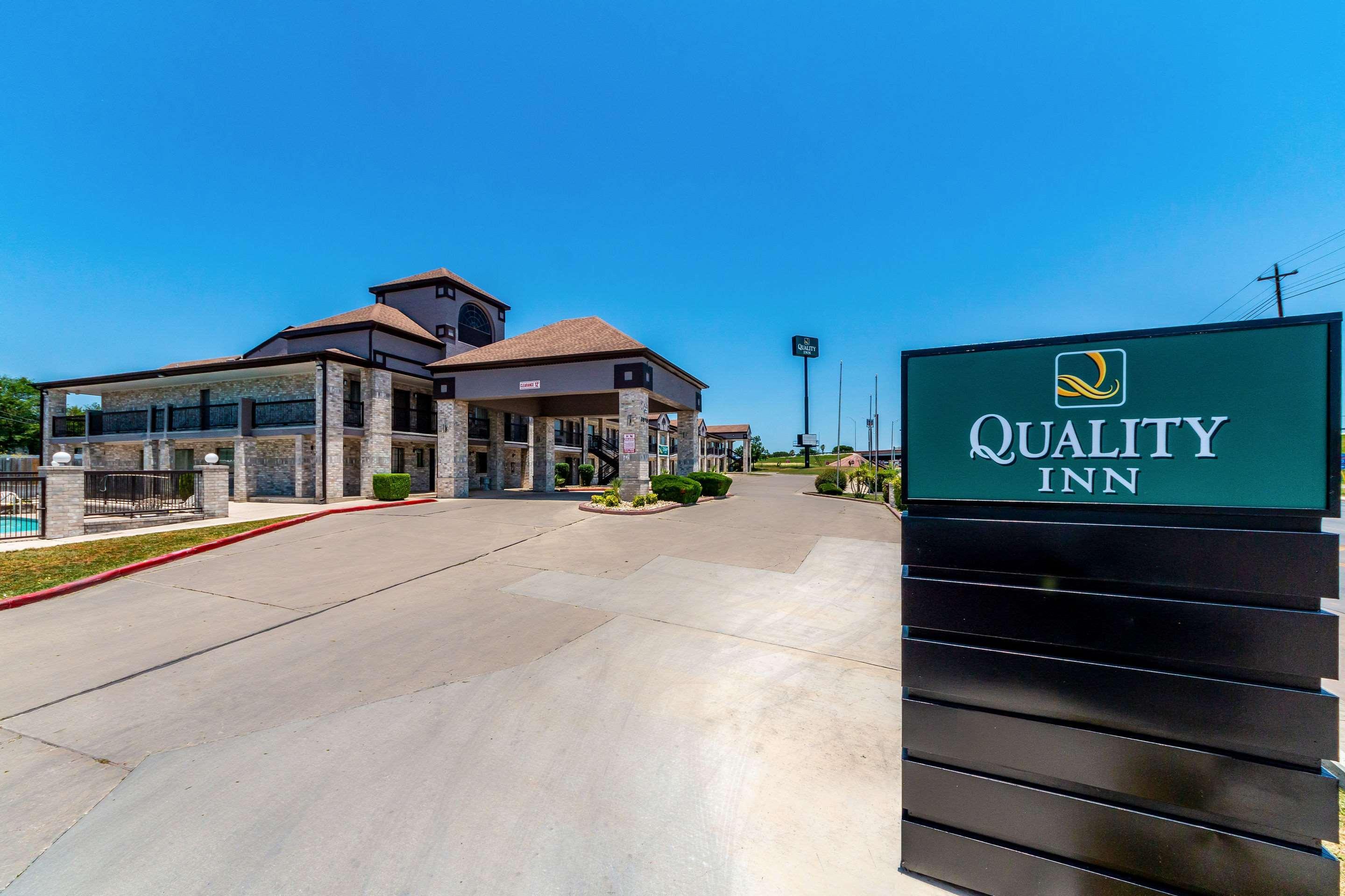 Quality Inn I-10 East Near Frost Bank Center San Antonio Exteriör bild