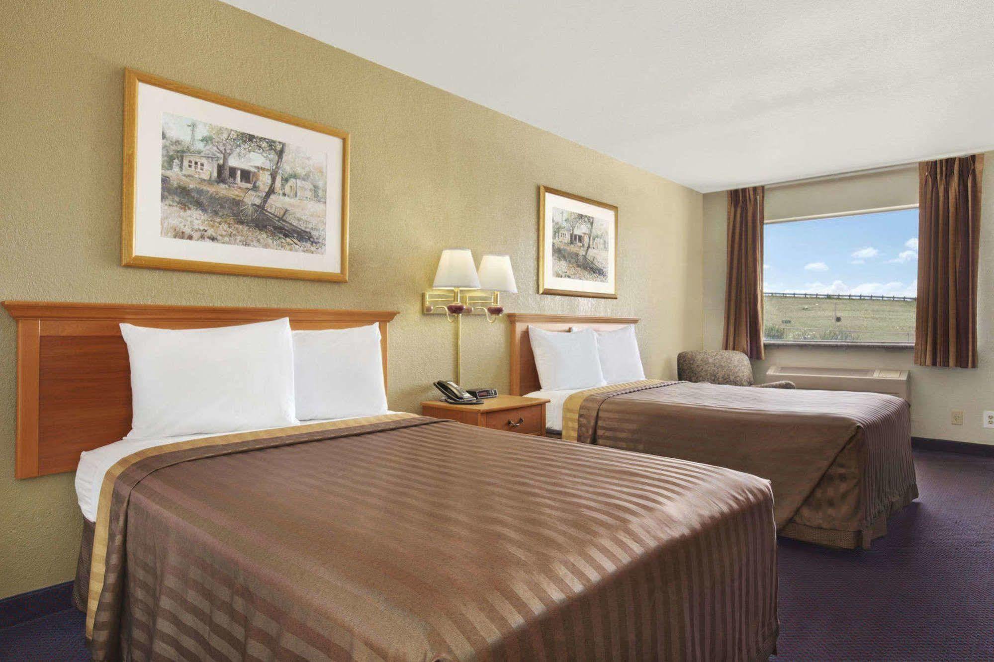 Quality Inn I-10 East Near Frost Bank Center San Antonio Exteriör bild