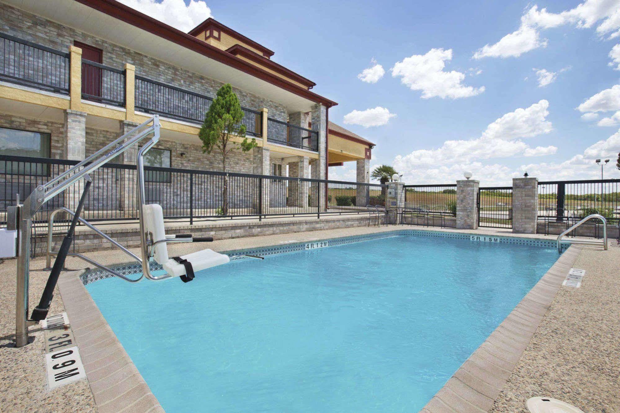 Quality Inn I-10 East Near Frost Bank Center San Antonio Exteriör bild
