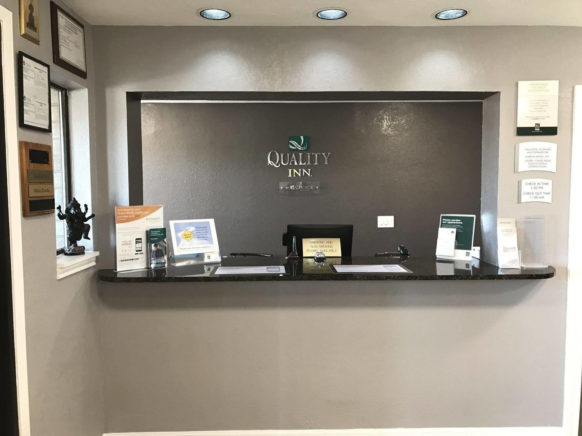 Quality Inn I-10 East Near Frost Bank Center San Antonio Exteriör bild